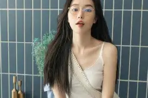 天价穿搭引全网哗然！梅根单品溢价离谱带货人设彻底翻车遭全网质疑